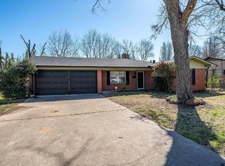 912 Moorehill Dr, Tyler, TX 75701