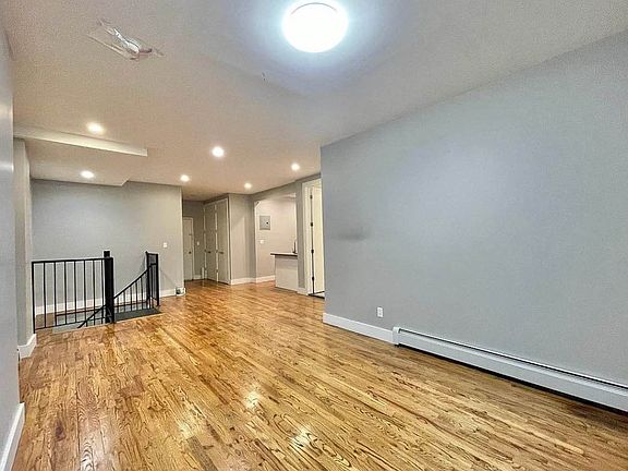 5th image of 345 Chauncey St APT 1L
