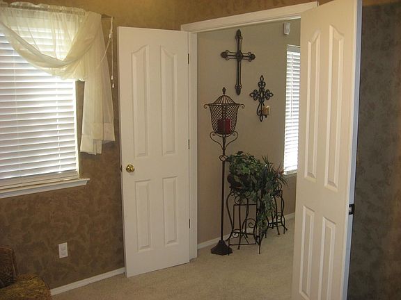 5th image of 3118 Nutmeg Pl
