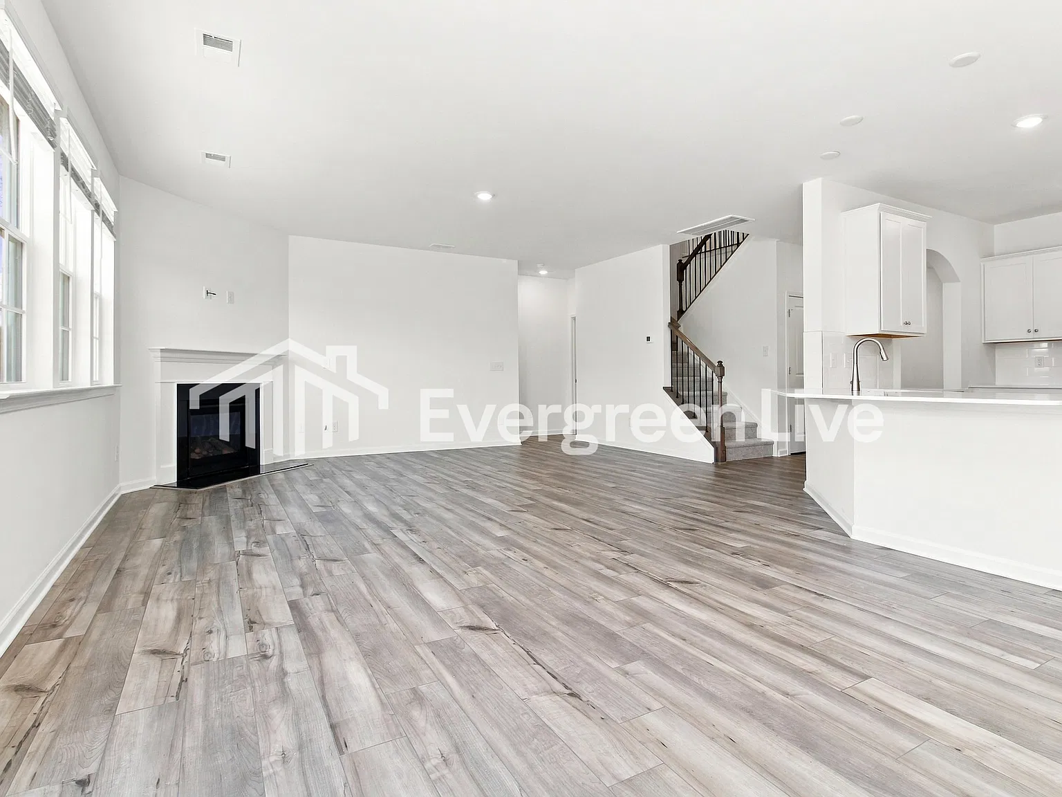 4 bed, 4.5 bath, 3322 sqft, $2,510 — Photo 3