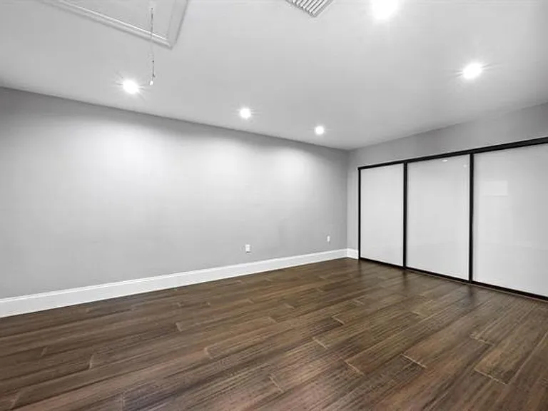 11110 SW 9th Pl — Photo 13