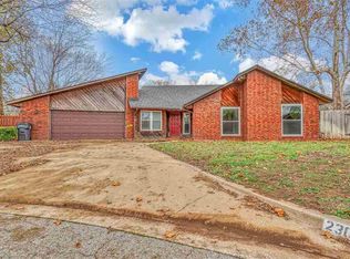 2304 NE 9th St, Lawton, OK 73507