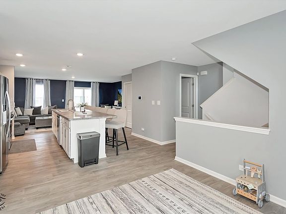 5th image of 550 Spring Leaf Dr