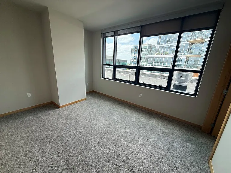 Venture Luxury High Rise — Photo 70