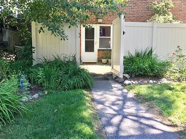 Private patio entry
