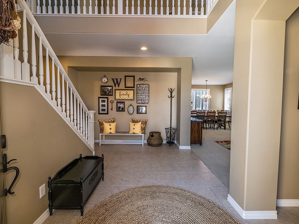 2-Story Open Foyer with 18"Tile