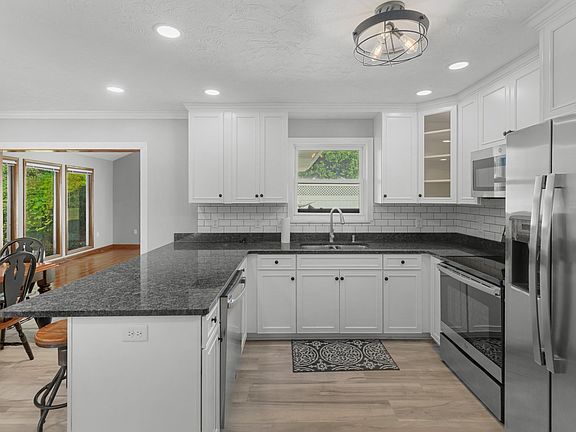 5th image of 3115 Eloise Dr