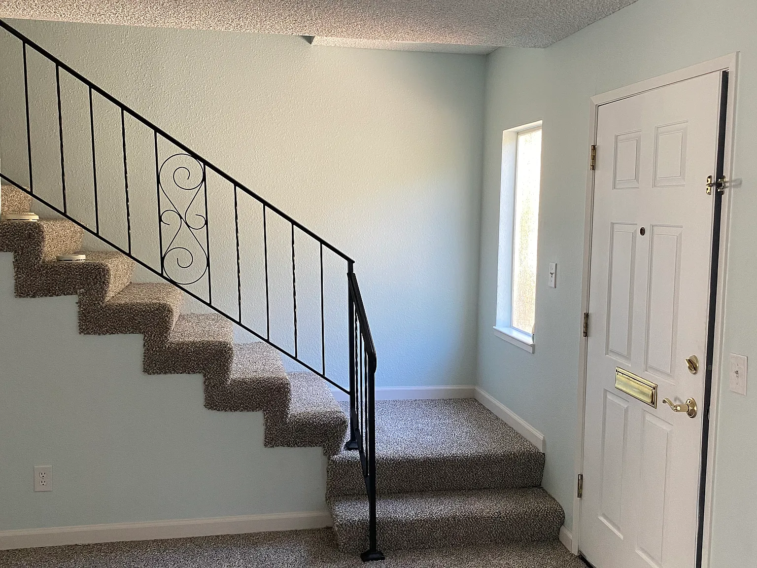 2 bed, 1218 sqft, $2,200 — Photo 2