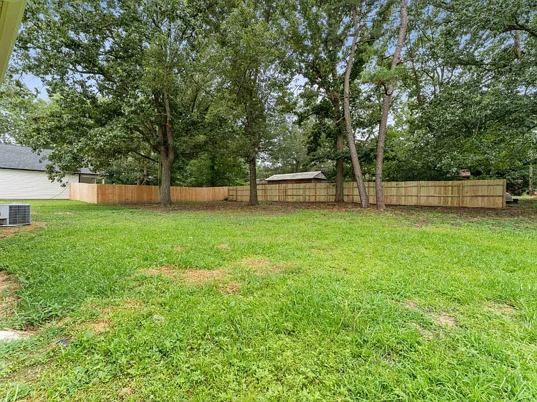 905 Clark St — Photo 15