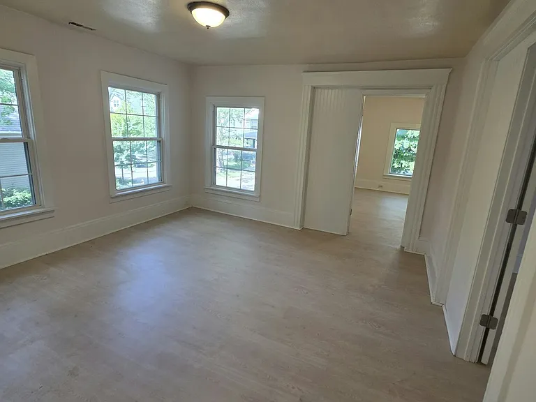 2049 W 85th St #2 — Photo 3