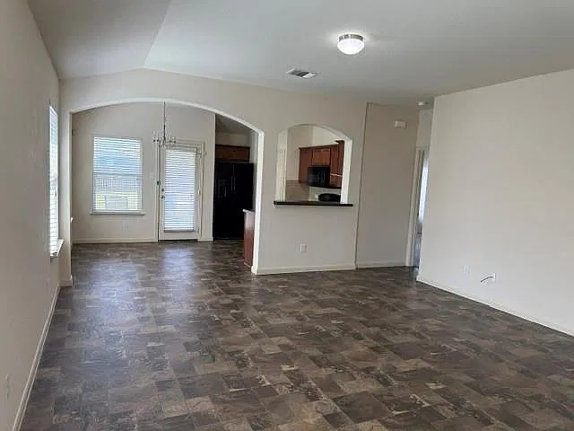 3 bed, 1354 sqft, $1,750 — Photo 2