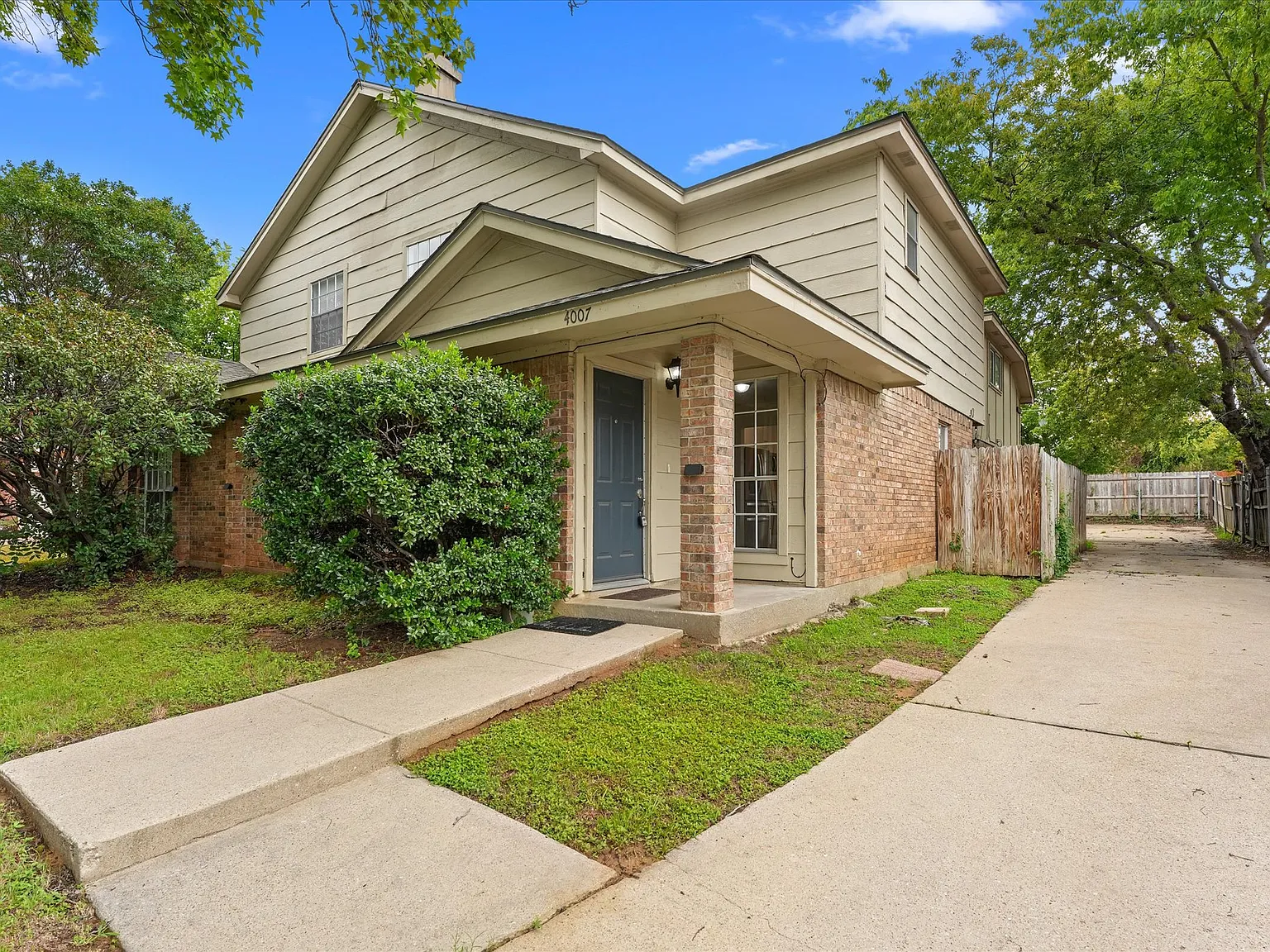 3 bed, 2.5 bath, 1875 sqft, $2,695 — Photo 1