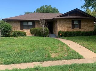 919 Magnolia Ln, Lancaster, TX 75146