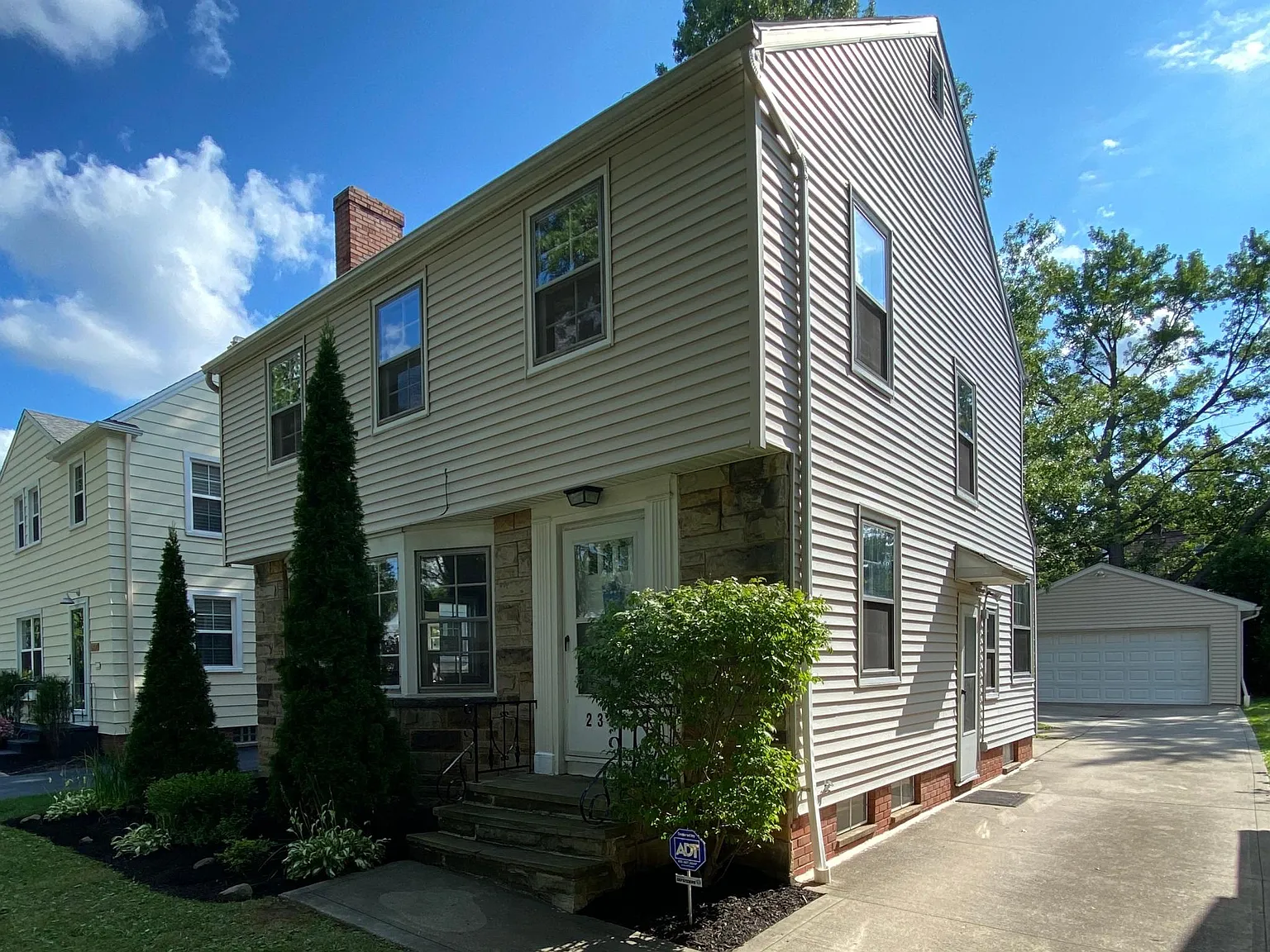 3 bed, 1.5 bath, 1512 sqft, $2,500 — Photo 3