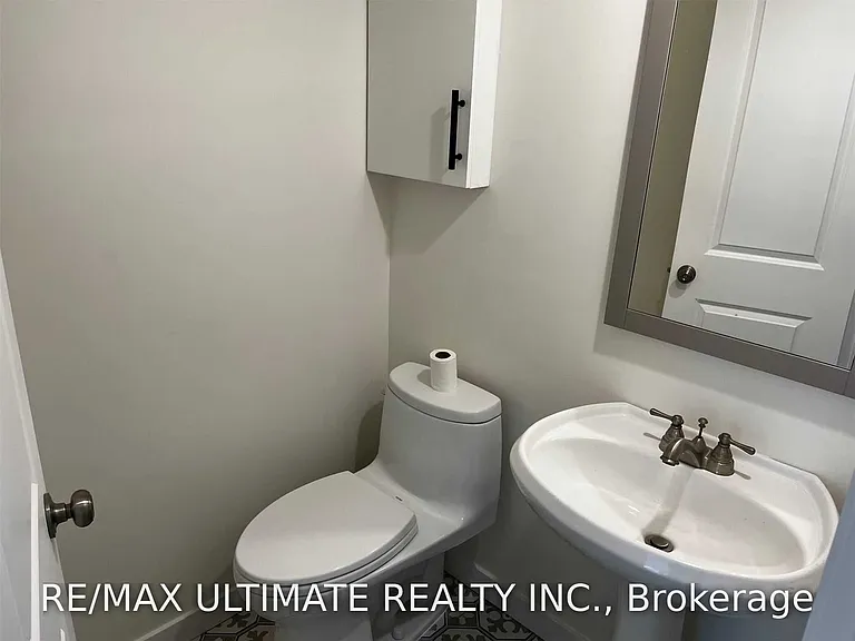 1065B Saint Clair Ave W — Photo 21