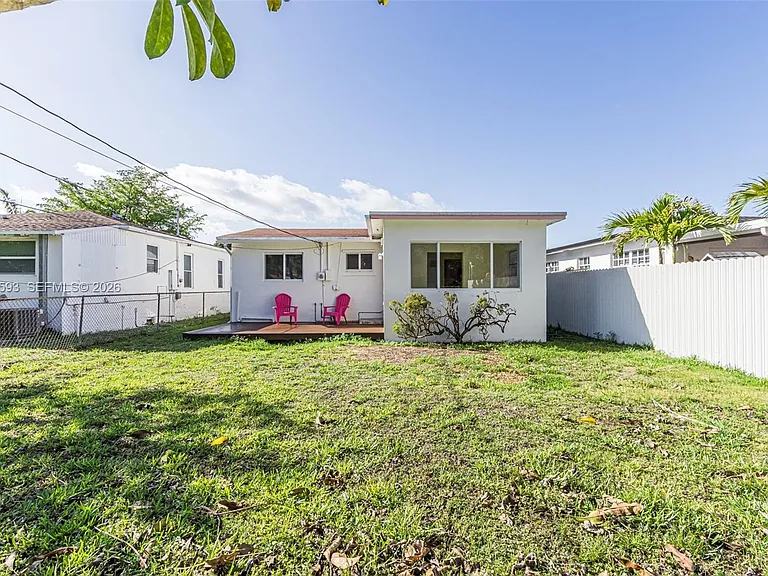 616 NW 3rd Ct — Photo 3