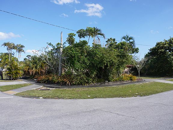 3rd image of 2726 Lake Osborne Dr Drive