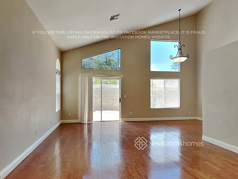 125 Golf Range St — Photo 4