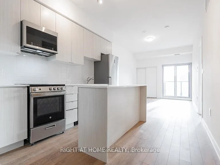 2433 Dufferin St #606 — Photo 3