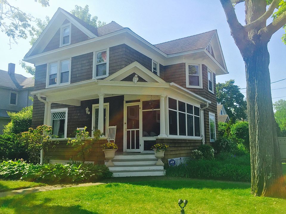 1st image of 20 Cedar Grove St W