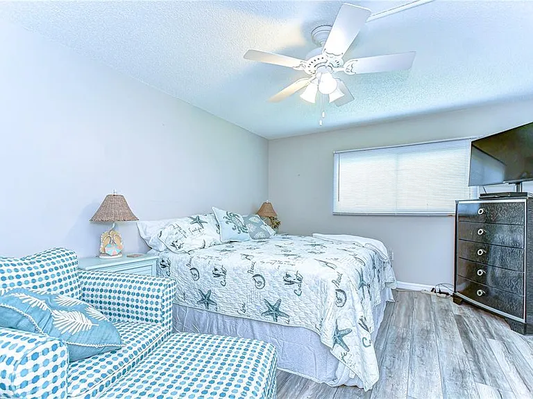 13870 Oakwood Ln — Photo 19