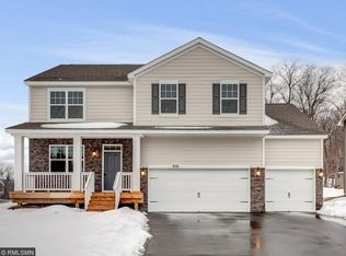 950 Orchard Trl, Mound, MN 55364