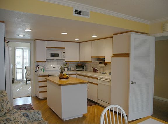 Updated Kitchen with Moveable Island