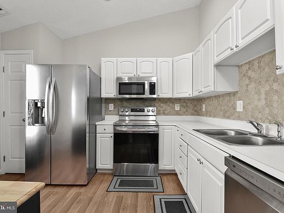 3rd image of 689 Winding Stream Way Unit 301