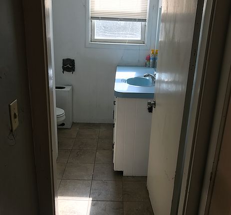 3rd image of 318 Eaton St #1