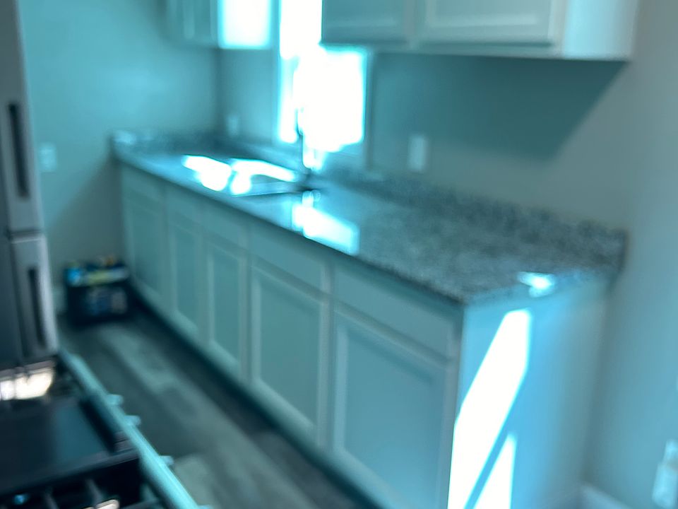 1st image of 1043 Hartford Ave