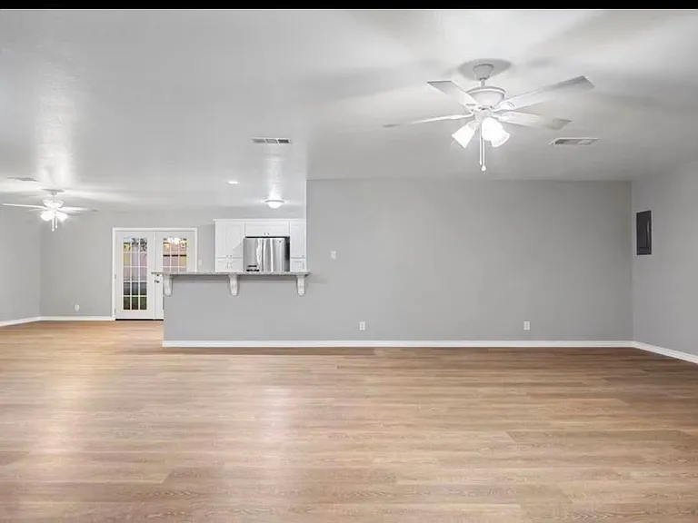 1347 E Palm Dr — Photo 5