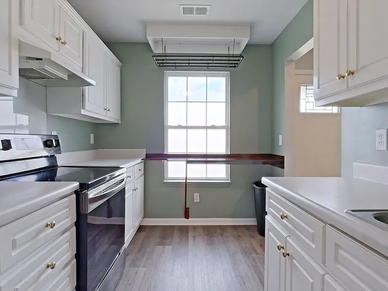 402 Northrop Pl — Photo 5