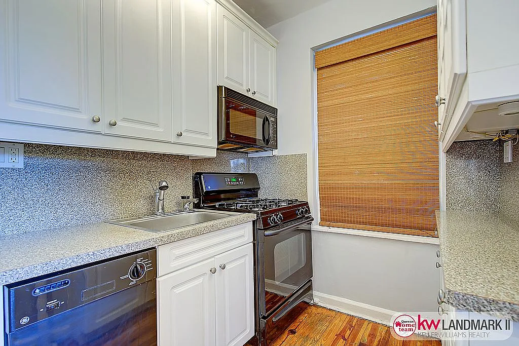 75-40 Austin St APT 4AL photo 1
