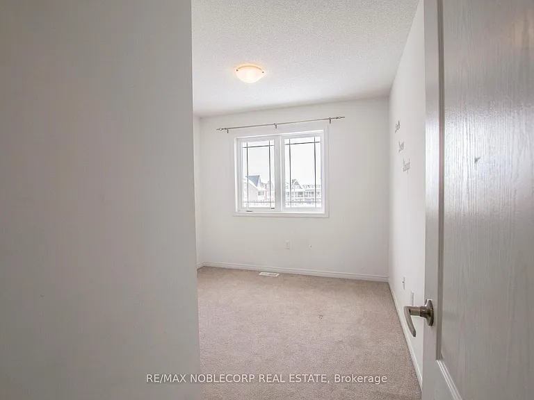 1287 Coleman Cres — Photo 13