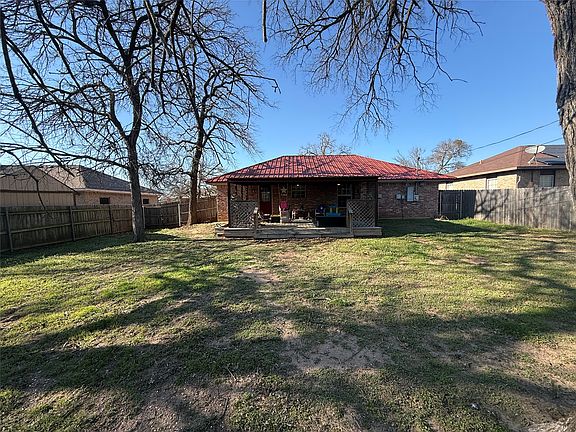 2nd image of 4325 Blackwell St