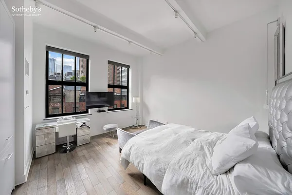 Sold by Sotheby's International Realty | media 10