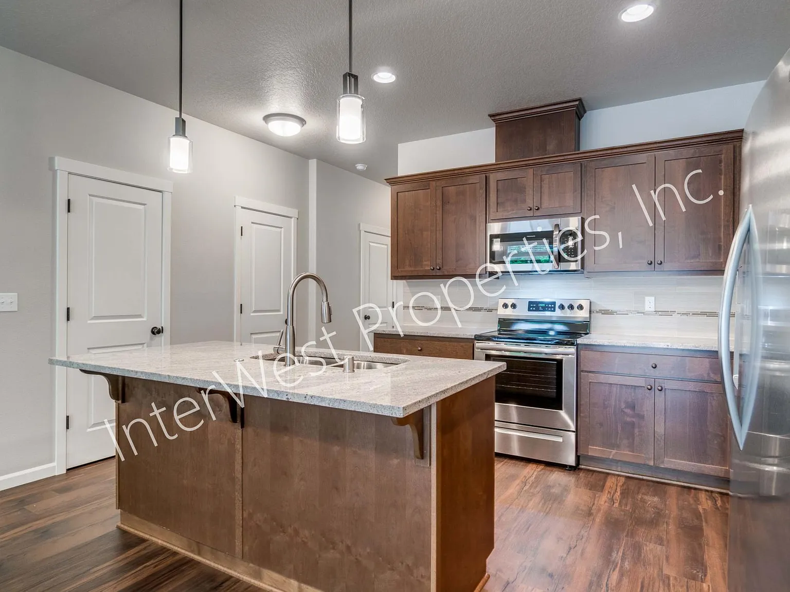 3 bed, 2.5 bath, 1486 sqft, $2,495 — Photo 4