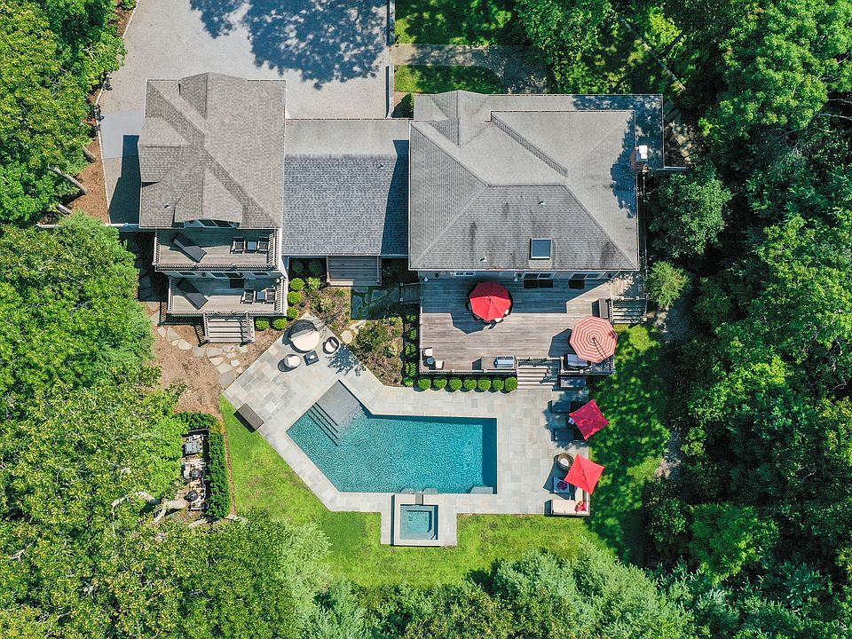 1st image of 12 Shorewood Dr