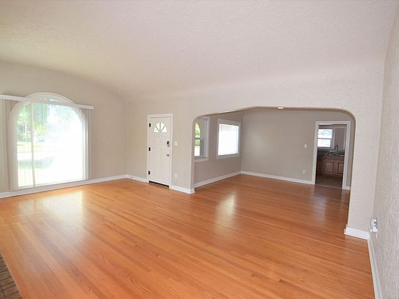 5th image of 340 W Marshall Blvd