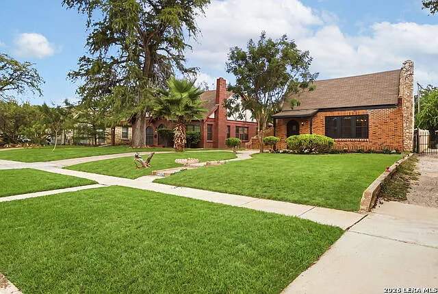 2 bed, 1.0 bath, 1353 sqft, $1,675 — Photo 3