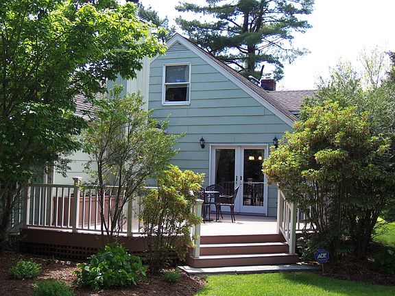 2nd image of 2984 Meadowcrest Dr