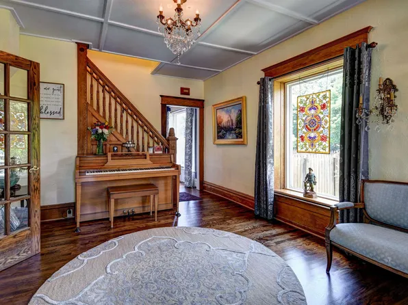 629 W 9th St, Traverse City, MI 49684