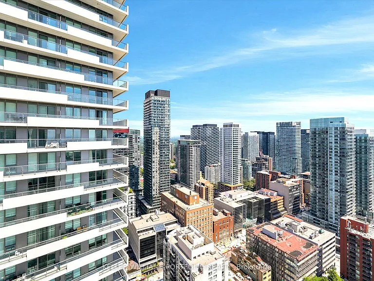 2191 Yonge St #4111 — Photo 32