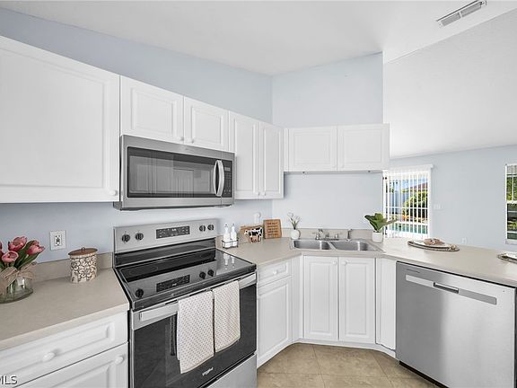5th image of 152 SE 19th Ln