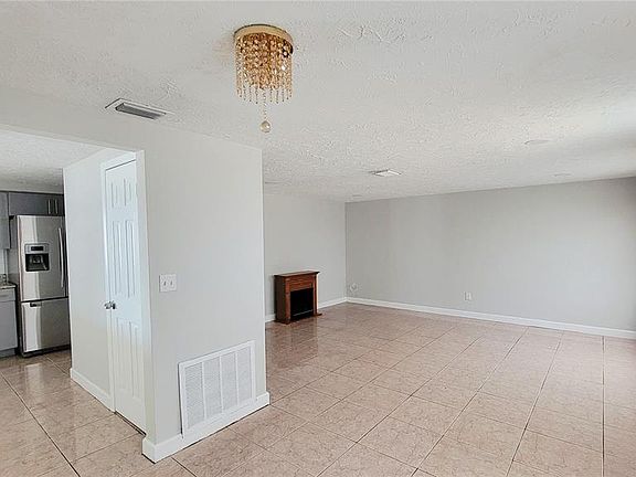 3rd image of 3332 Umber Rd