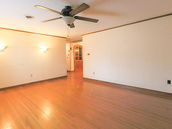4th image of 1821 N Yulan Dr
