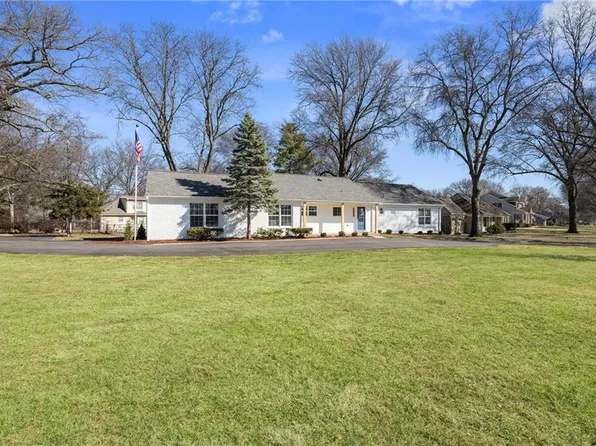 3520 W 93rd St, Leawood, KS 66206