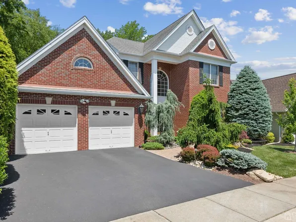 3 Turnberry Dr, Monroe Township, NJ 08831