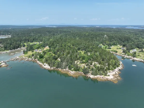 205 Young Road, Vinalhaven, ME 04863