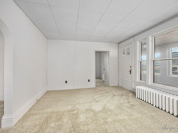 4th image of 2147 Plainfield Ave NE